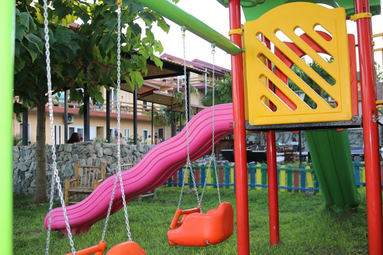 Ponto Hotel Kobuleti Luaran gambar